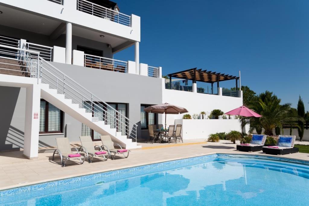 Villa Arcadia, Kallepia *